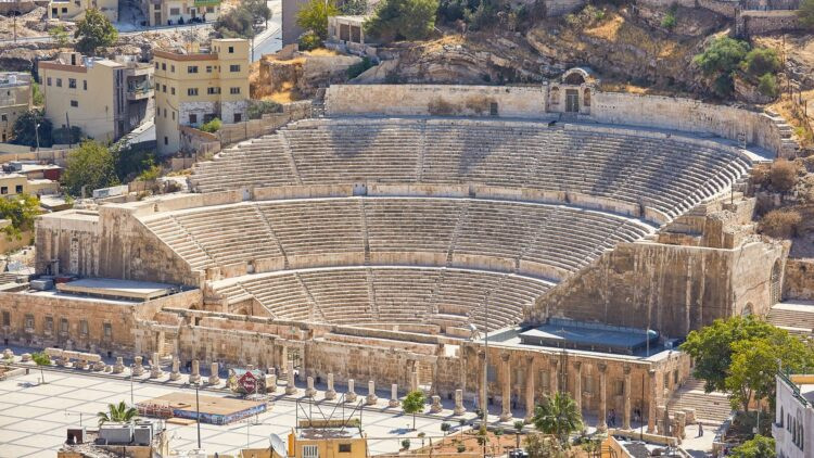 لنفرش المدرج الروماني بالكتب .. الحلم الذي يراود صاحب أزبكية عمان 1 roma